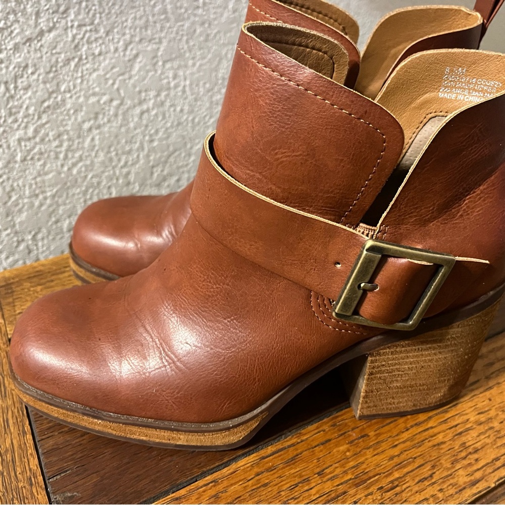 Korks Tan Cognac “Kari Block” Faux Leather Ankle Booties 3” Heel Size 8.5M - Picture 3 of 10